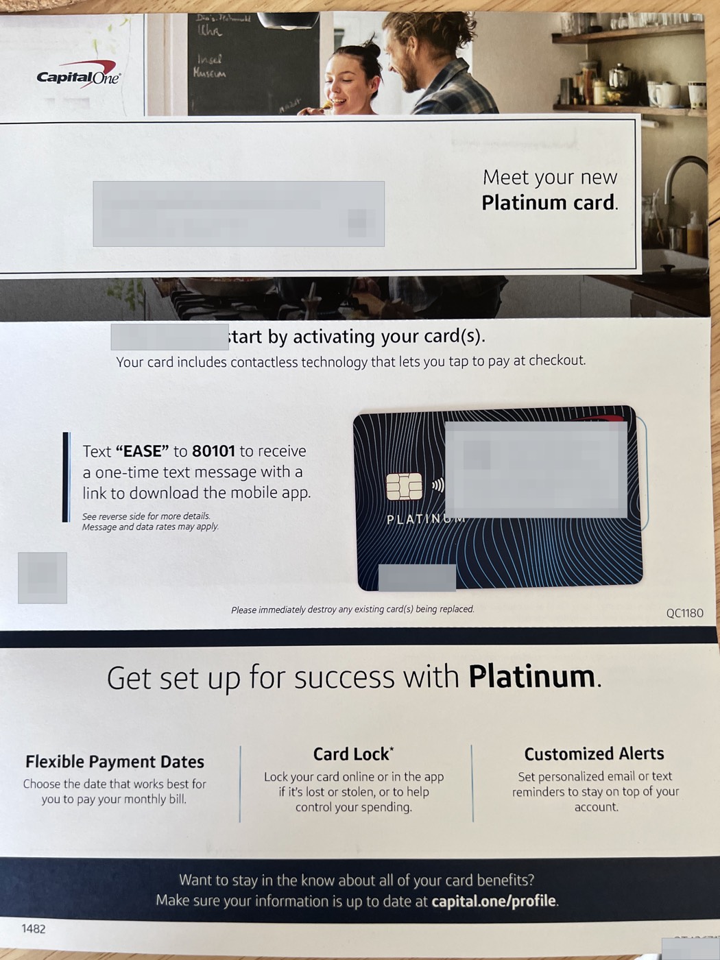 收到的 Capital One Platinum 实体卡和欢迎资料，个人信息与卡片信息已脱敏